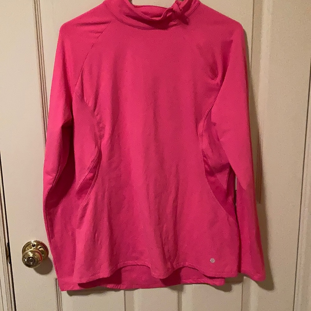 Workout top with zipper